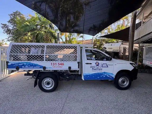 pool-cleaning-townsville truck
