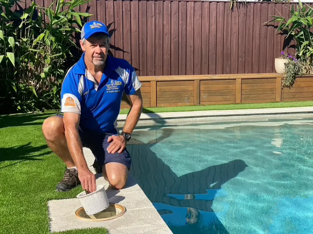 pool-cleaner-with-bucket