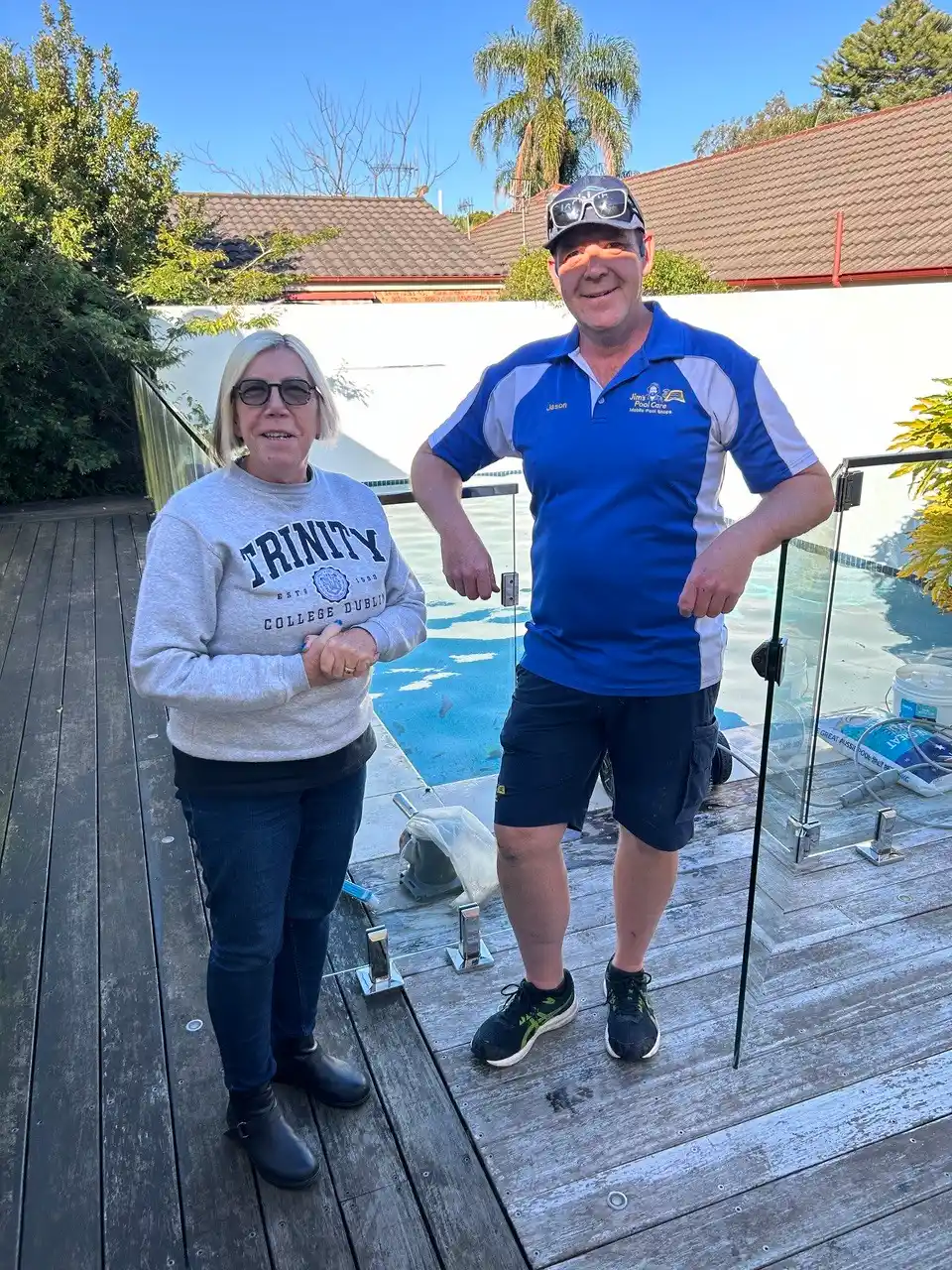 couple-by-poolside-enjoying-day